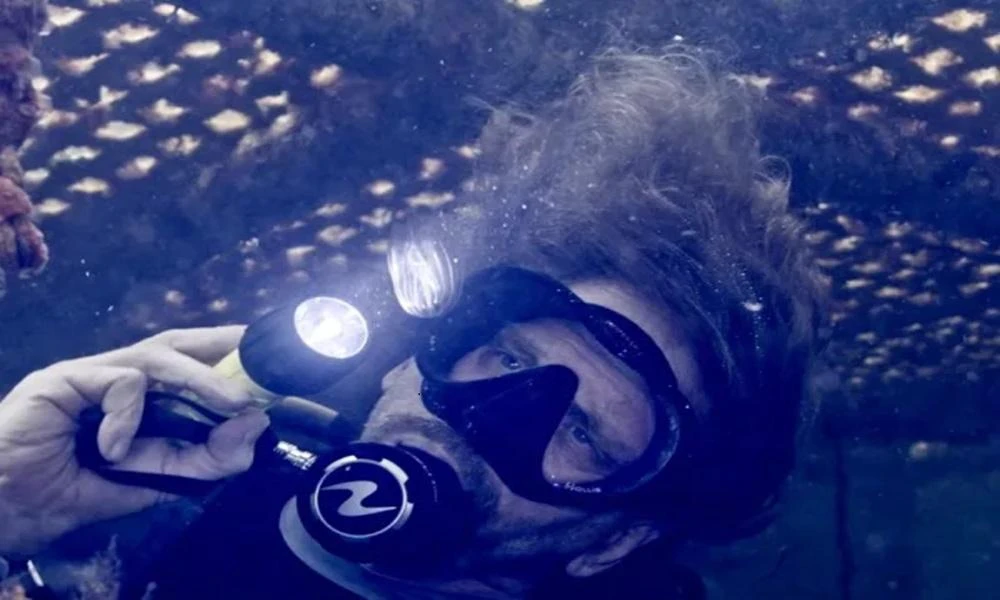 Ζούσε για 100 ημέρες στον βυθό της θάλασσας και λέει πως βγήκε νεότερος